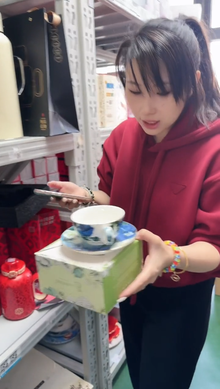 【闪购商品】瓷J114------------