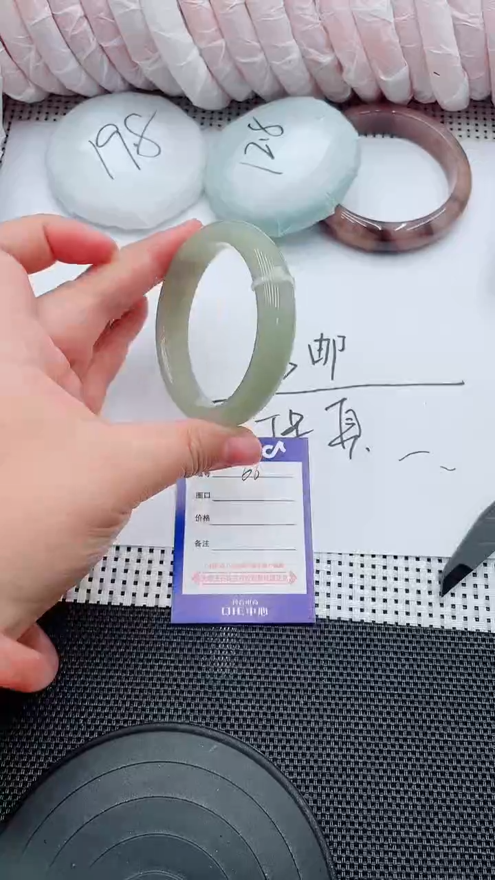 未镶嵌手镯石英质玉66-54-55