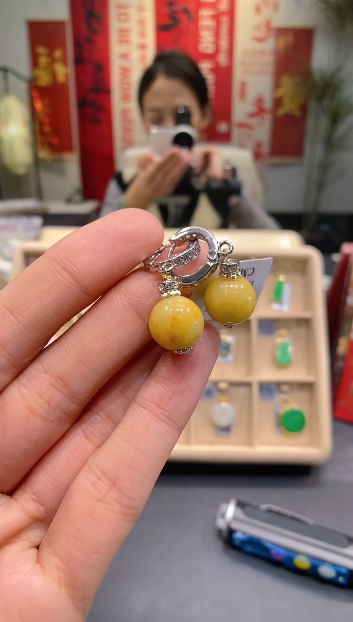 【闪购商品】翡翠吊坠(不含链)未镶嵌黄珠