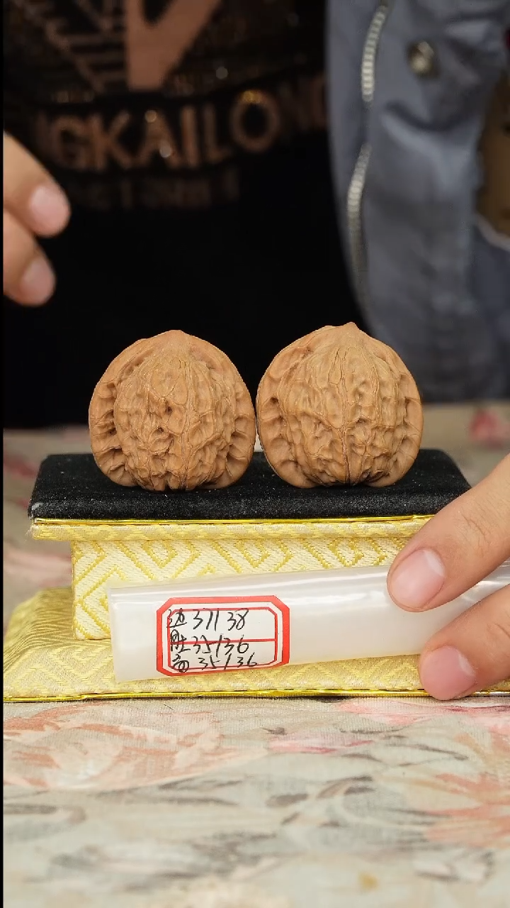 【闪购商品】文玩核桃把件非嫁接将军帽