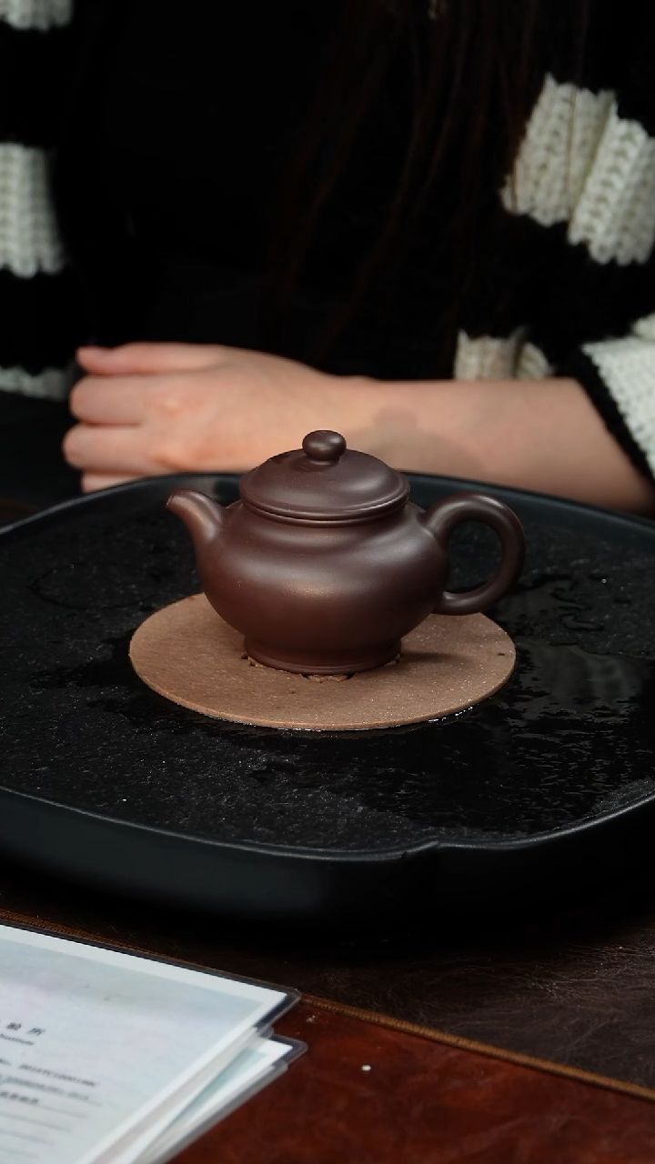 茶壶紫砂洪滔 掇只106 紫茄泥 220毫升 