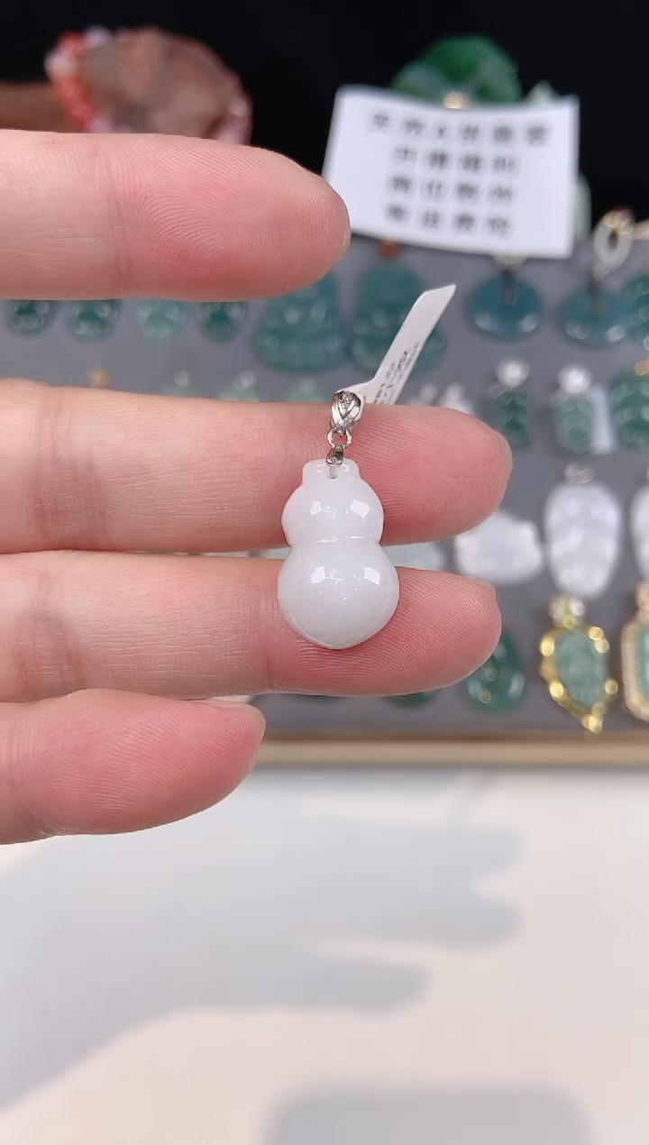 颈饰未镶嵌翡翠天然A货翡翠挂件