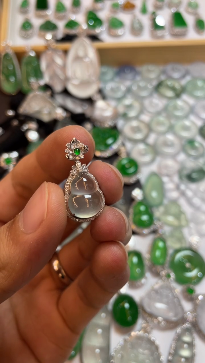 【闪购商品】翡翠吊坠(不含链)18K金镶嵌葫芦