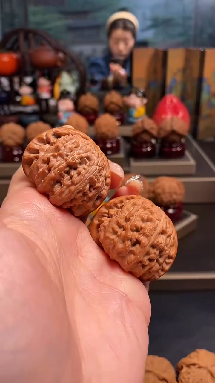 【闪购商品】文玩核桃把件H 450白狮子42尺