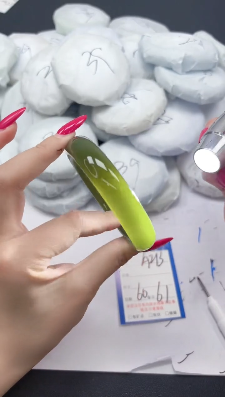 未镶嵌手镯石英质玉A213/6061