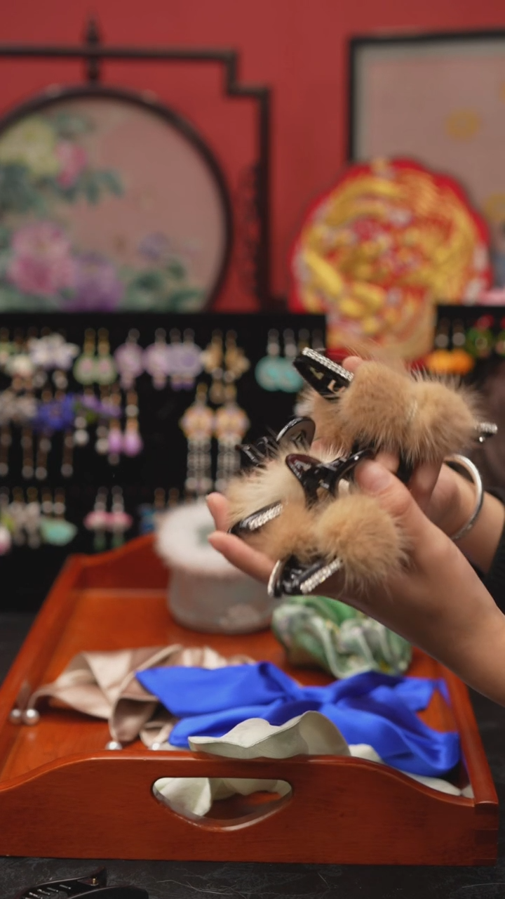 刺绣麦****糖非遗绒花手工饰品