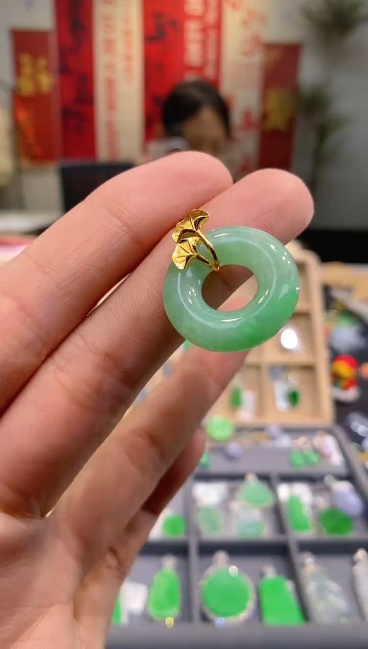 【闪购商品】翡翠吊坠(不含链)18K金镶嵌甜甜圈