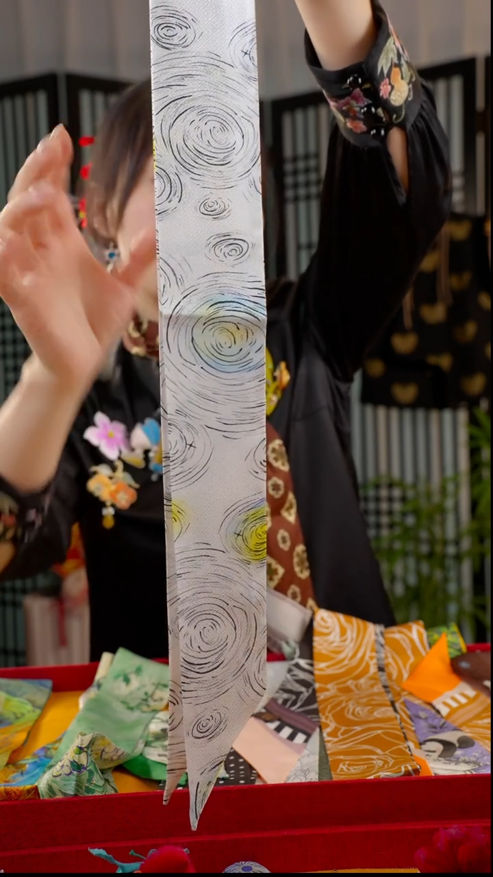 刺绣加****马非遗苏绒花手工饰品