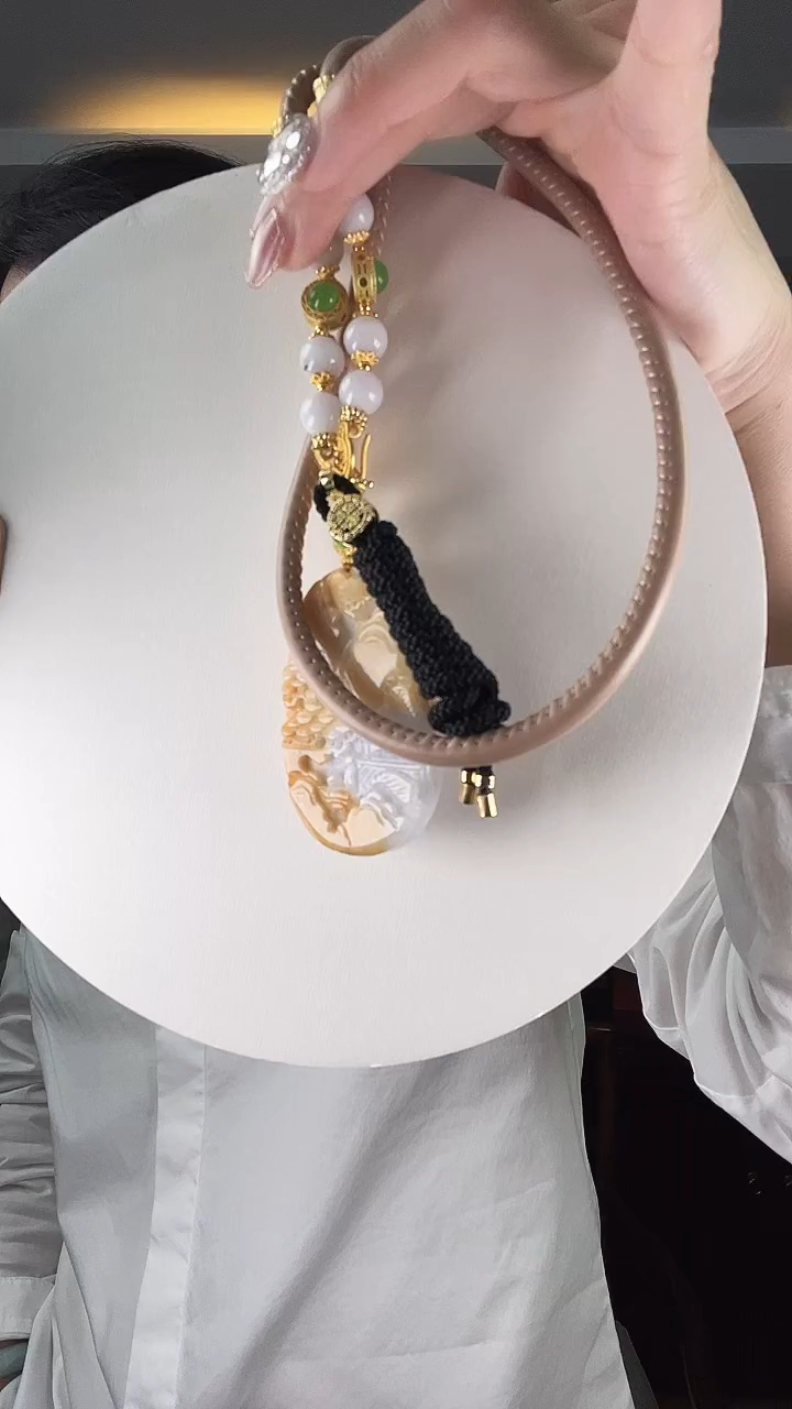 【闪购商品】翡翠颈饰未镶嵌山水