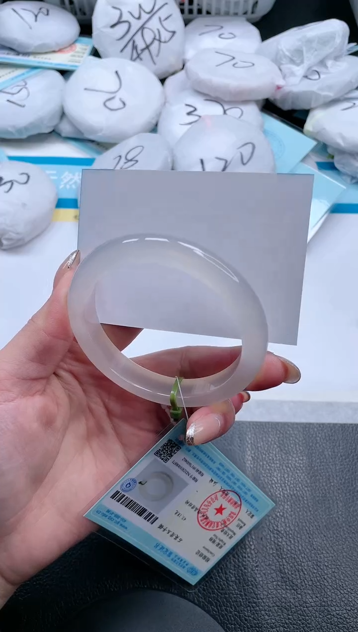 【闪购商品】石英质玉手镯未镶嵌12V149-59