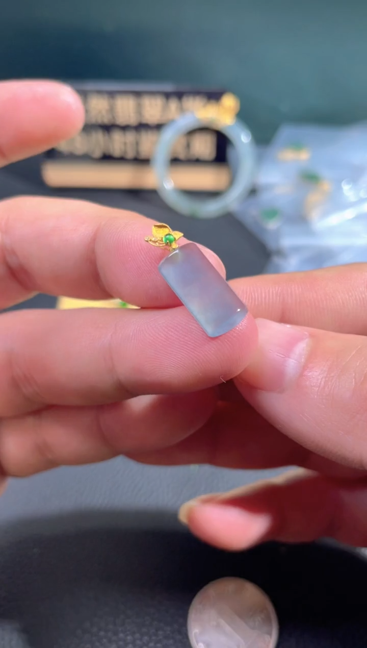 【闪购商品】翡翠颈饰18K金镶嵌翡翠