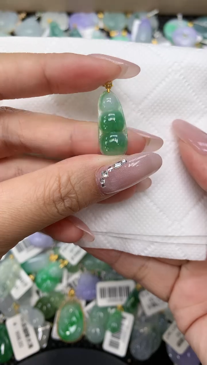 颈饰18K金镶嵌翡翠a货支持复检百元以上9元证书费自理