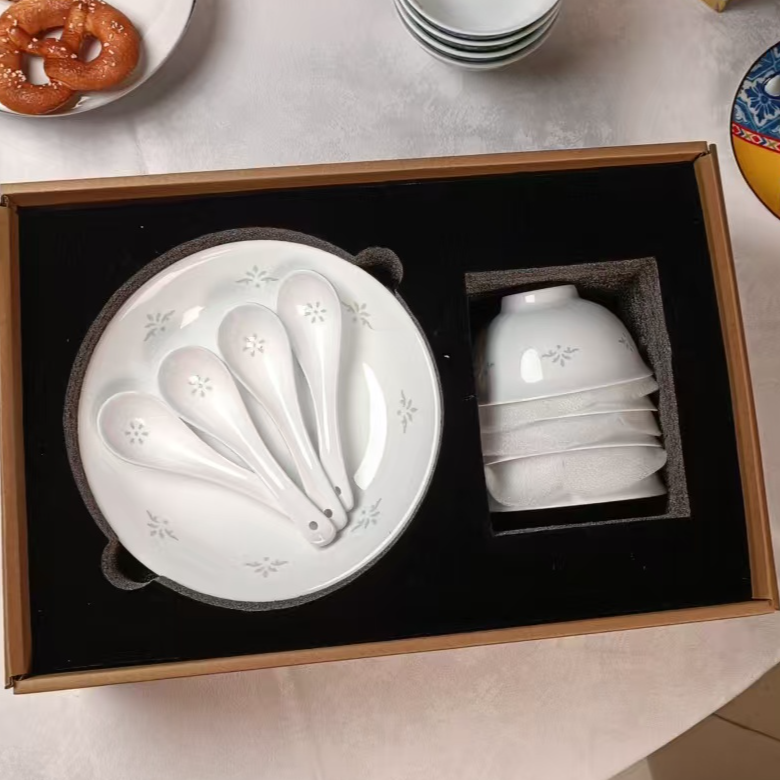 陶瓷餐盘玲珑勺子碗纯白色套装玲珑陶瓷高档家用创意礼盒装礼盒装