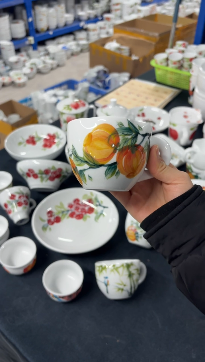 景德镇高温陶瓷食品级手绘釉中彩-花口咖啡杯