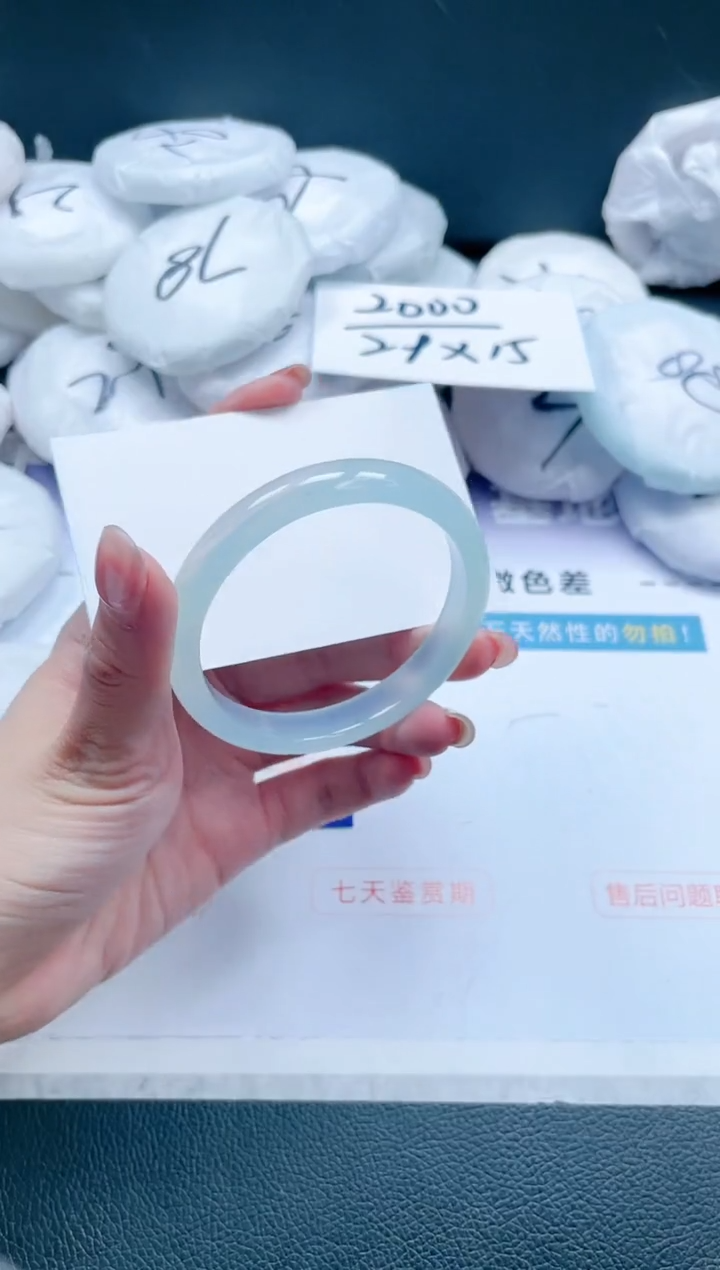 【闪购商品】石英质玉手镯未镶嵌纹16J136-56