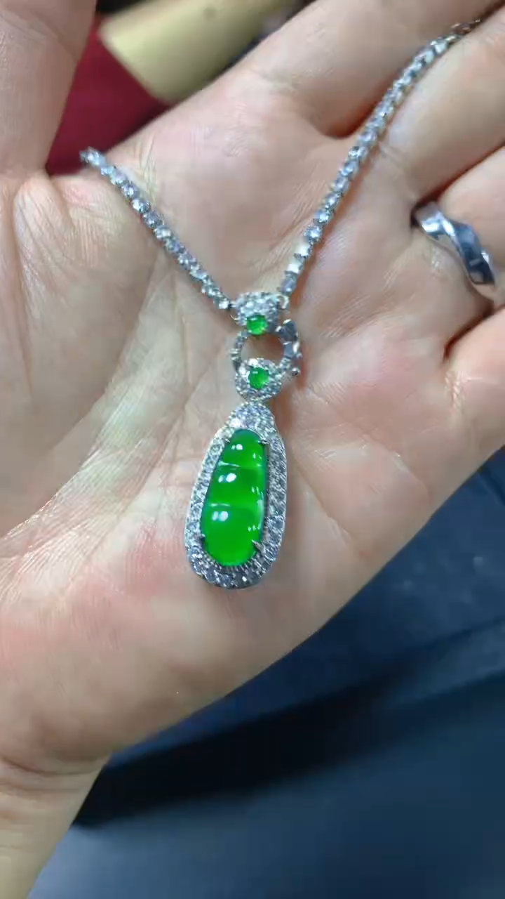 翡翠未镶嵌吊坠(赠链)0934316251多样性发一