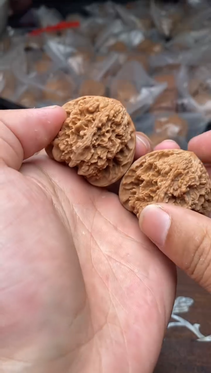 【闪购商品】文玩核桃把件A49号41尺满天星团