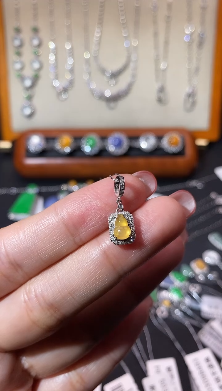 【闪购商品】翡翠18K金镶嵌颈饰吊坠