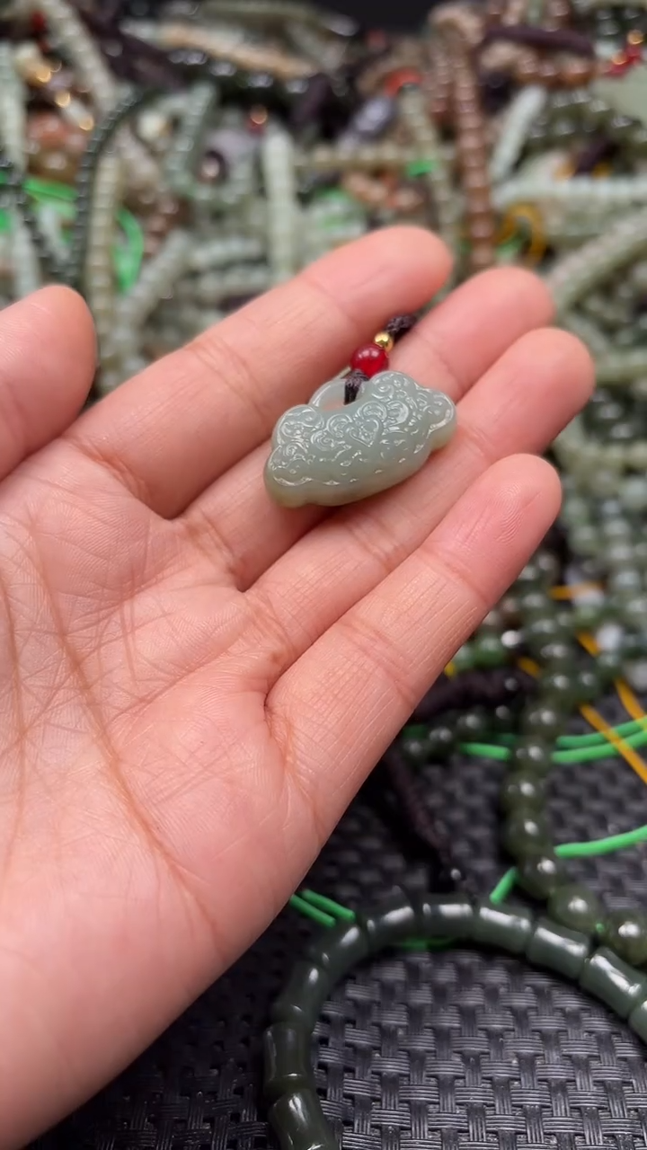 颈饰未镶嵌和田玉1