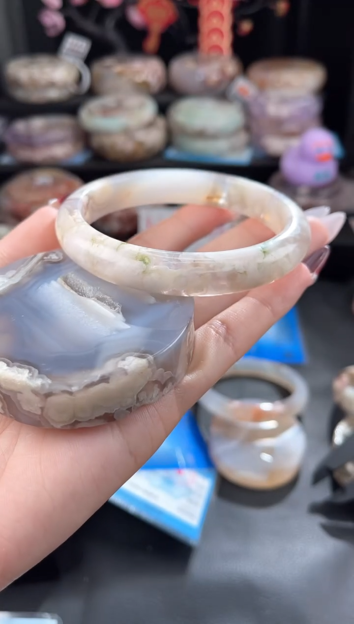 【闪购商品】石英质玉手镯未镶嵌64