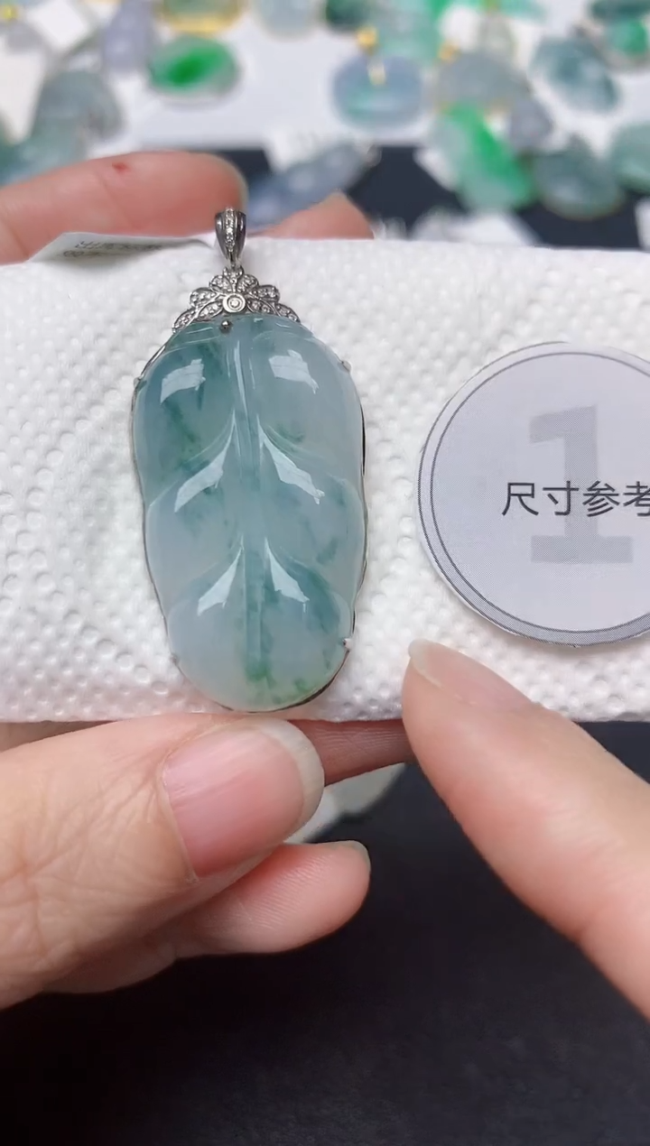 颈饰18K金镶嵌翡翠天然缅甸A货翡翠