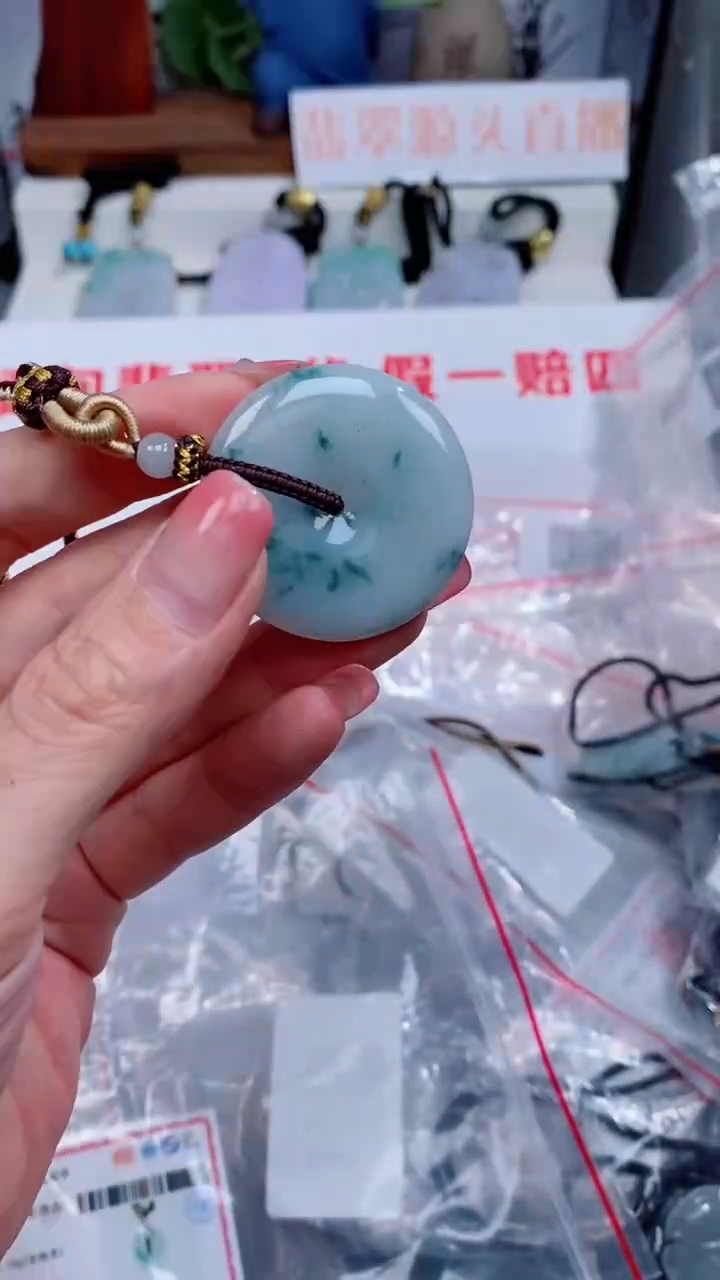 翡翠未镶嵌颈饰吊坠