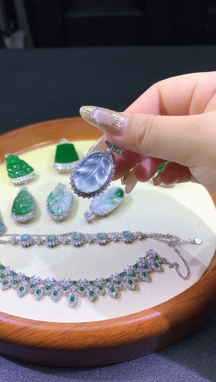 【闪购商品】翡翠颈饰未镶嵌6-叶子