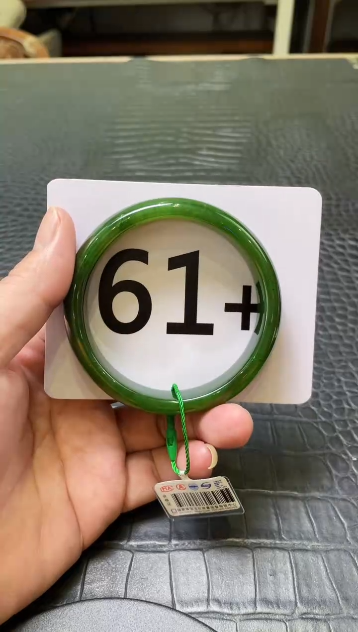 和田玉（碧玉）手镯未镶嵌一个