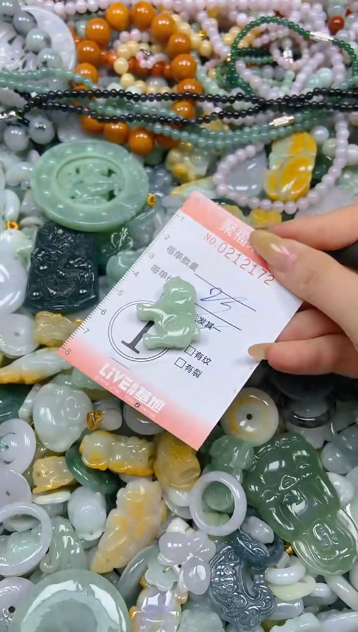 翡翠挂件未镶嵌闪购0212172