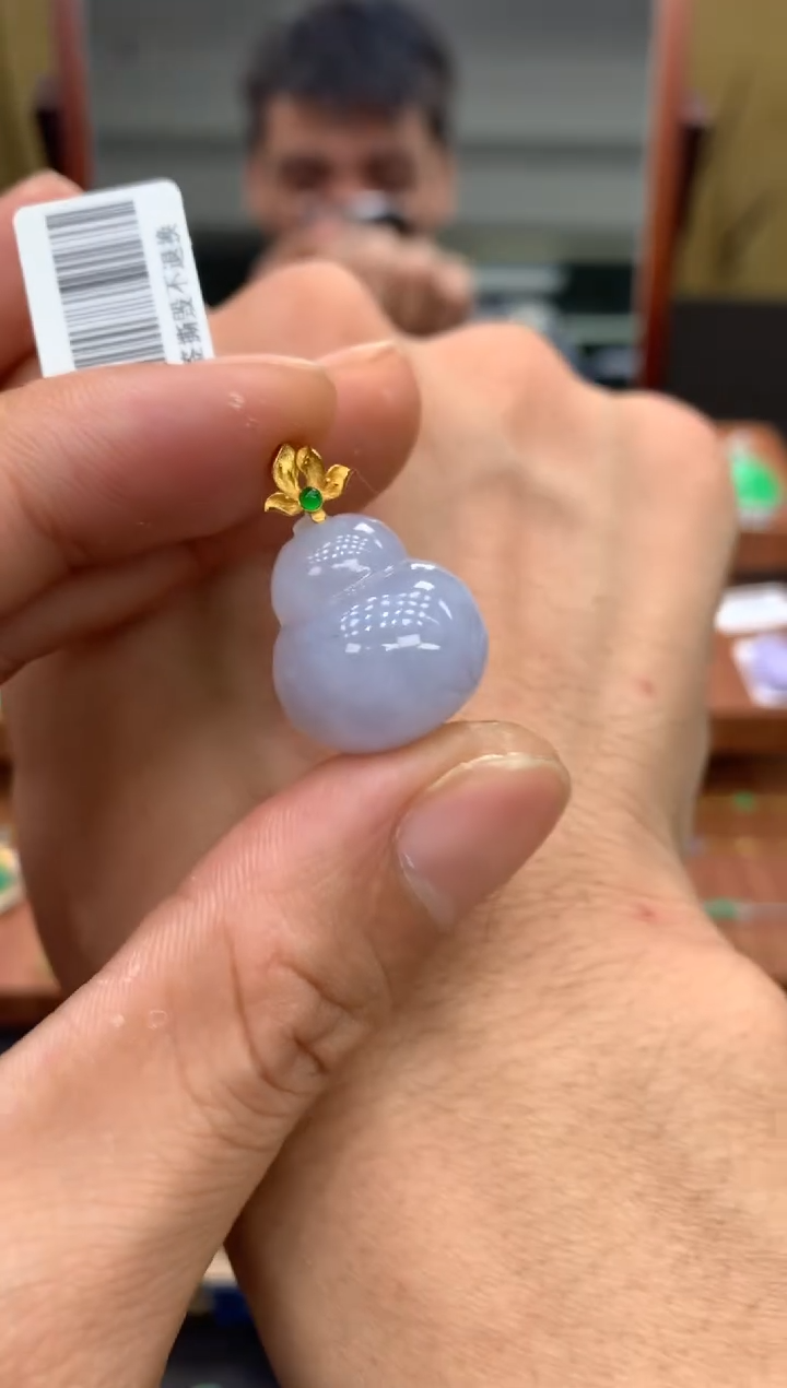 颈饰18K金镶嵌翡翠葫芦