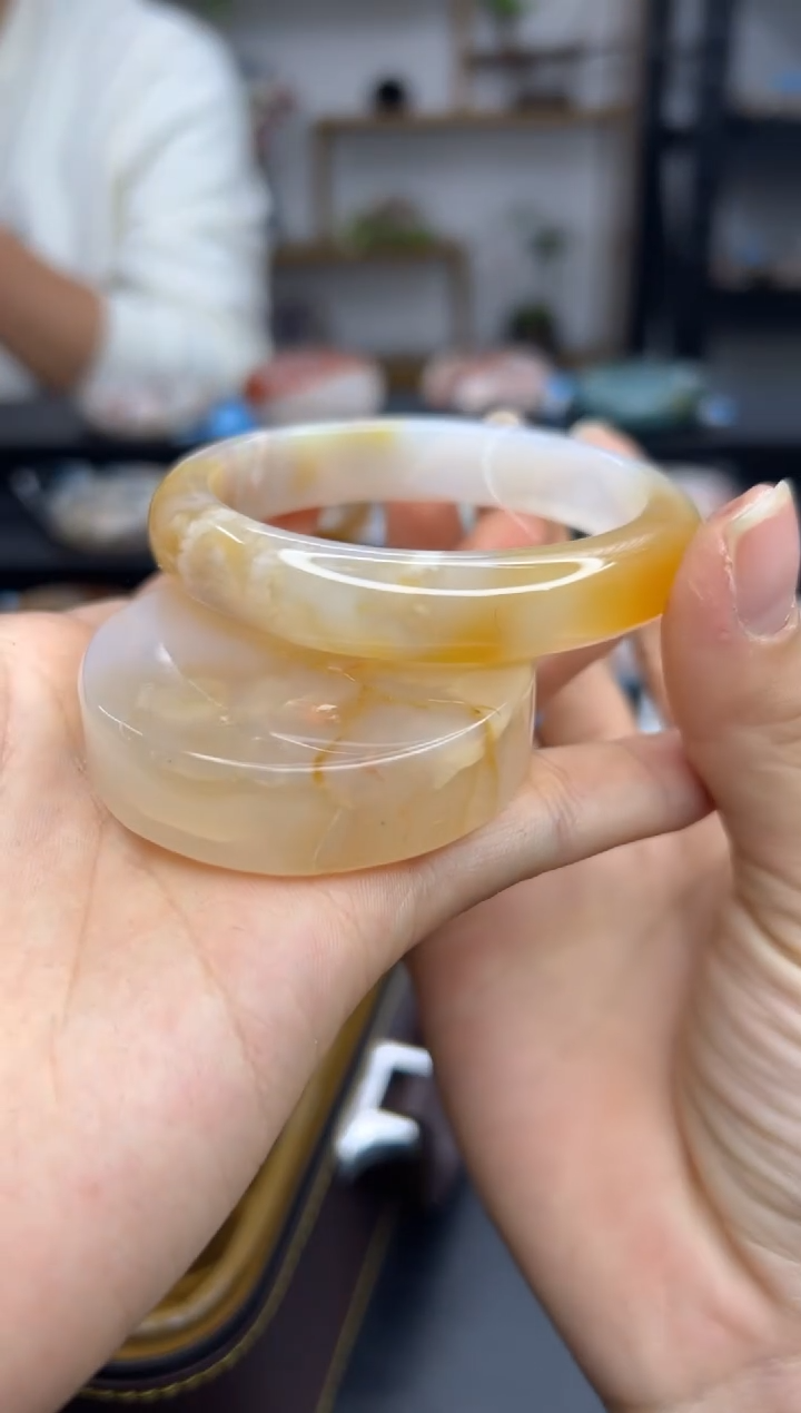 【闪购商品】石英质玉手镯未镶嵌A884(55圈赠送镯心)