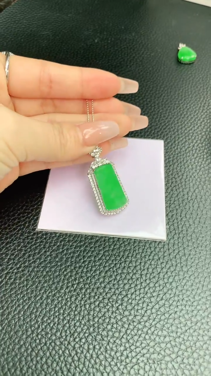 【闪购商品】翡翠颈饰18K金镶嵌赠礼盒证书