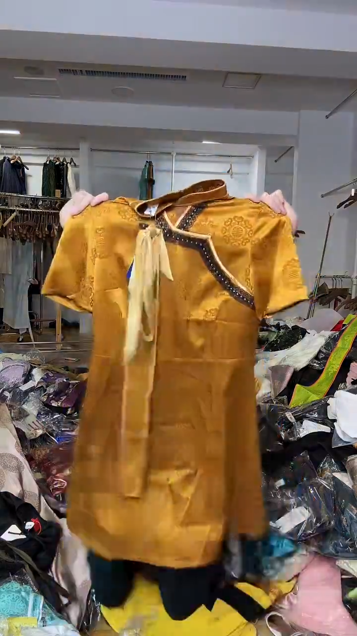 连衣裙       M码       80-105斤