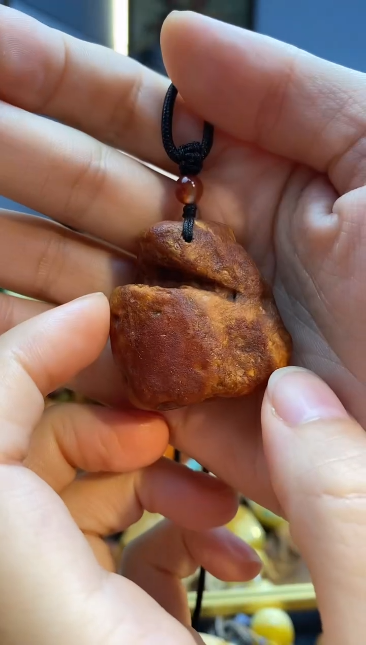 琥珀颈饰未镶嵌吊坠