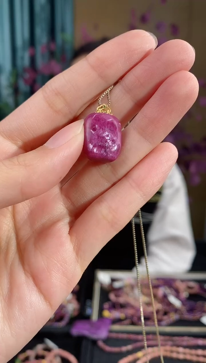 【闪购商品】红宝石吊坠(不含链)18K金镶嵌142多样性发其一