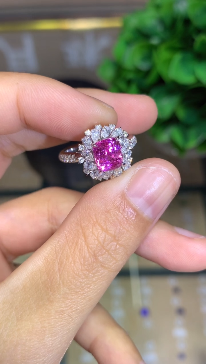 戒指彩色蓝宝石18K金镶嵌2.53CT