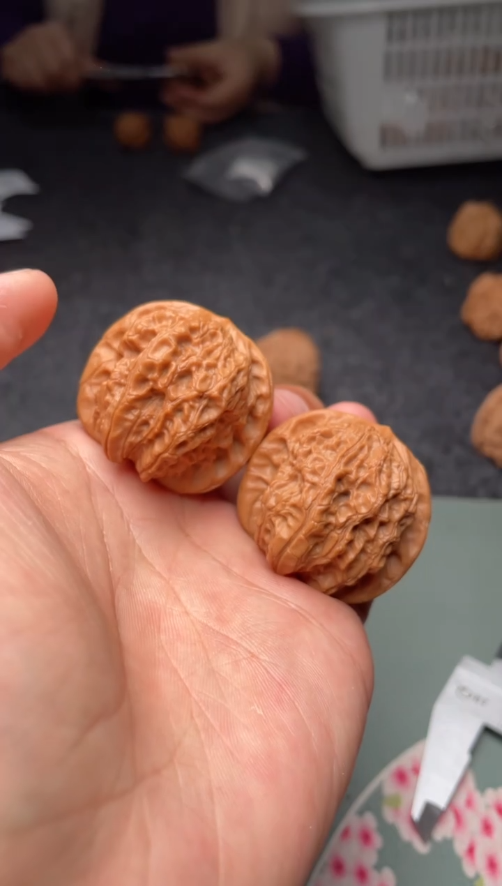 把件文玩核桃a339  血麒麟 38尺