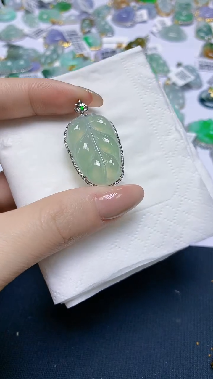 翡翠18K金镶嵌颈饰天然缅甸A货翡翠