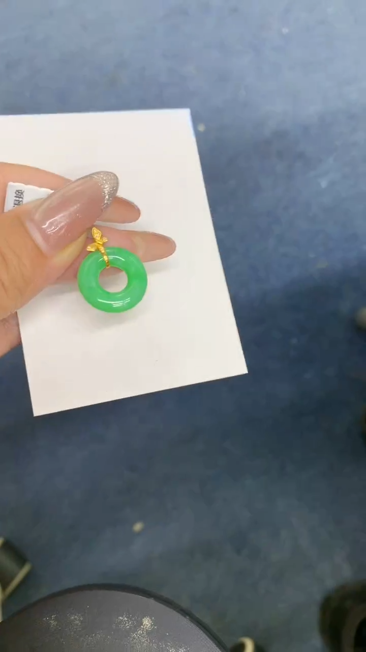 颈饰18K金镶嵌翡翠1