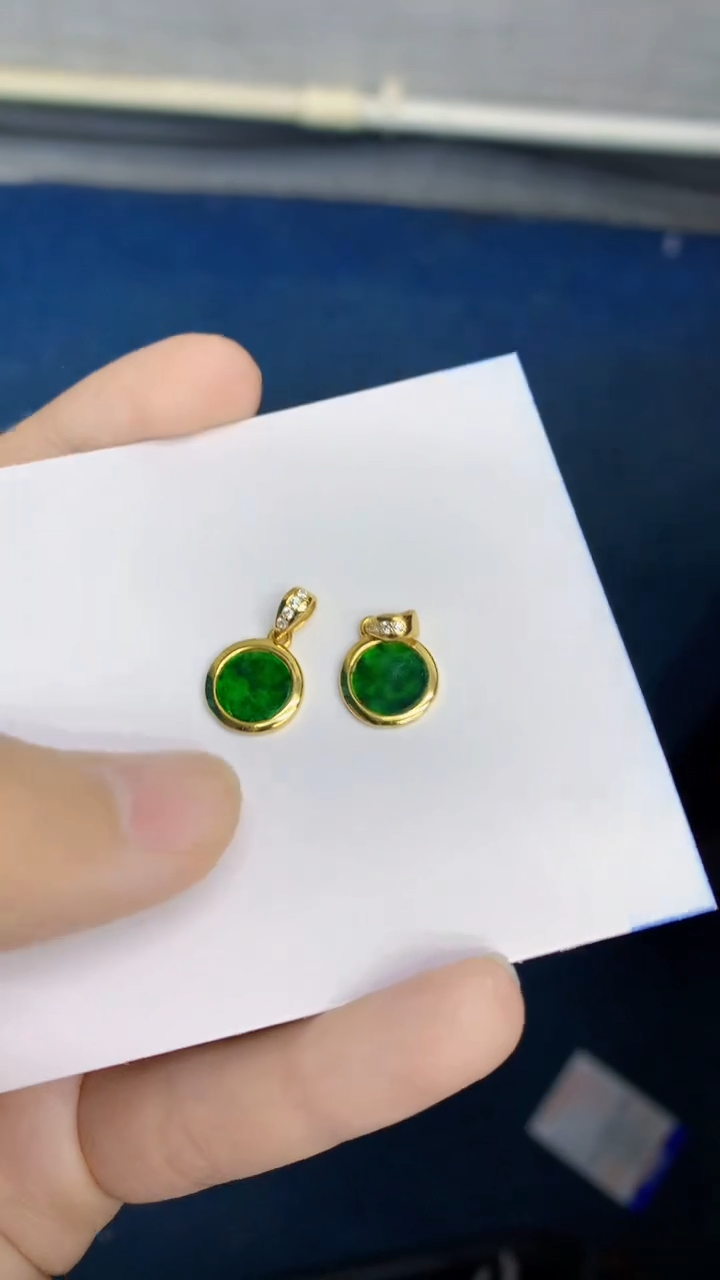 翡翠未镶嵌颈饰多样性发其一