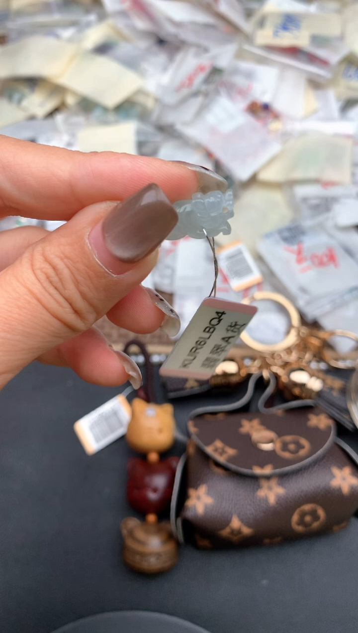 未镶嵌挂件翡翠一66