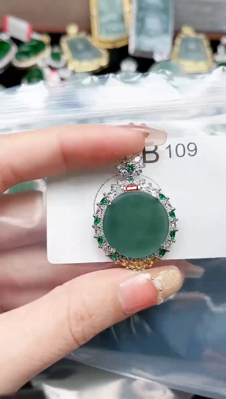 【闪购商品】翡翠颈饰未镶嵌109赠皮绳