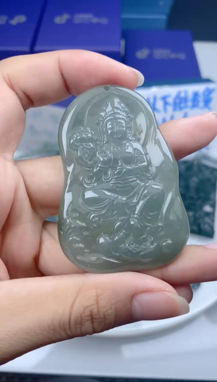 翡翠未镶嵌颈饰 