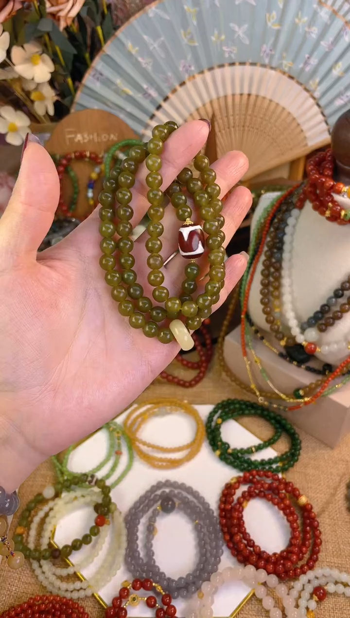 【闪购商品】和田玉三圈18K金镶嵌秋香色