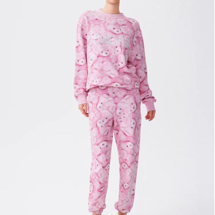 TCH服饰店播-潮牌粉色小熊长袖满天星尚圆领重工秋冬T72C116055