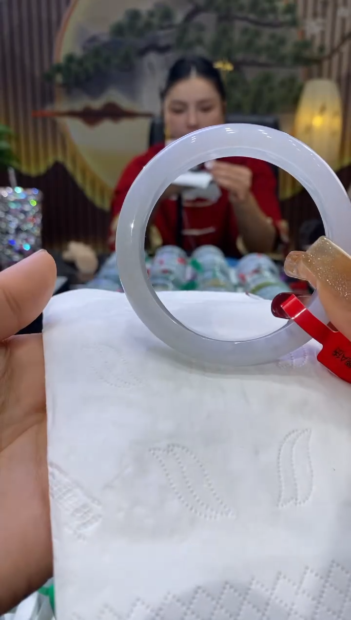 【闪购商品】翡翠手镯未镶嵌多人08035