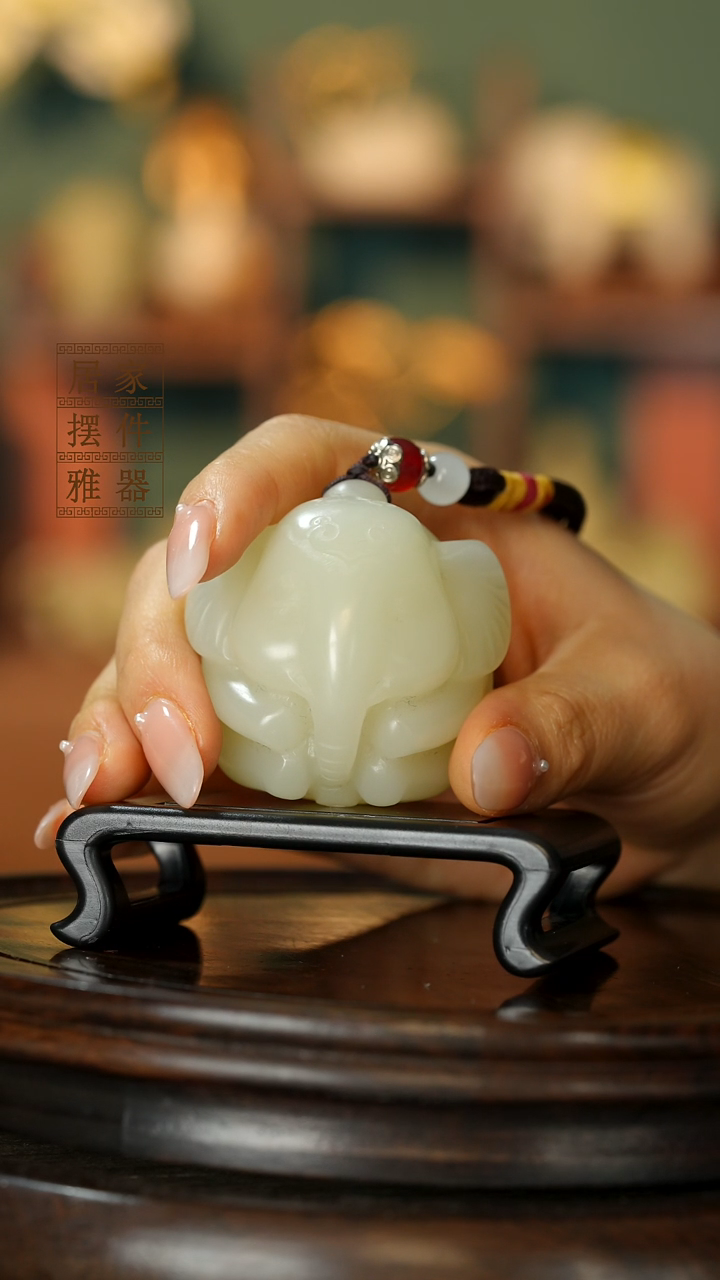玉《手握吉象》摆件
