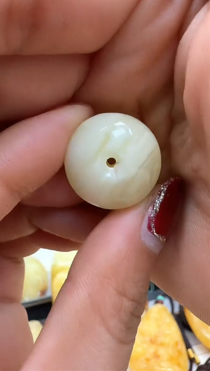 【闪购商品】琥珀裸石未镶嵌扣子