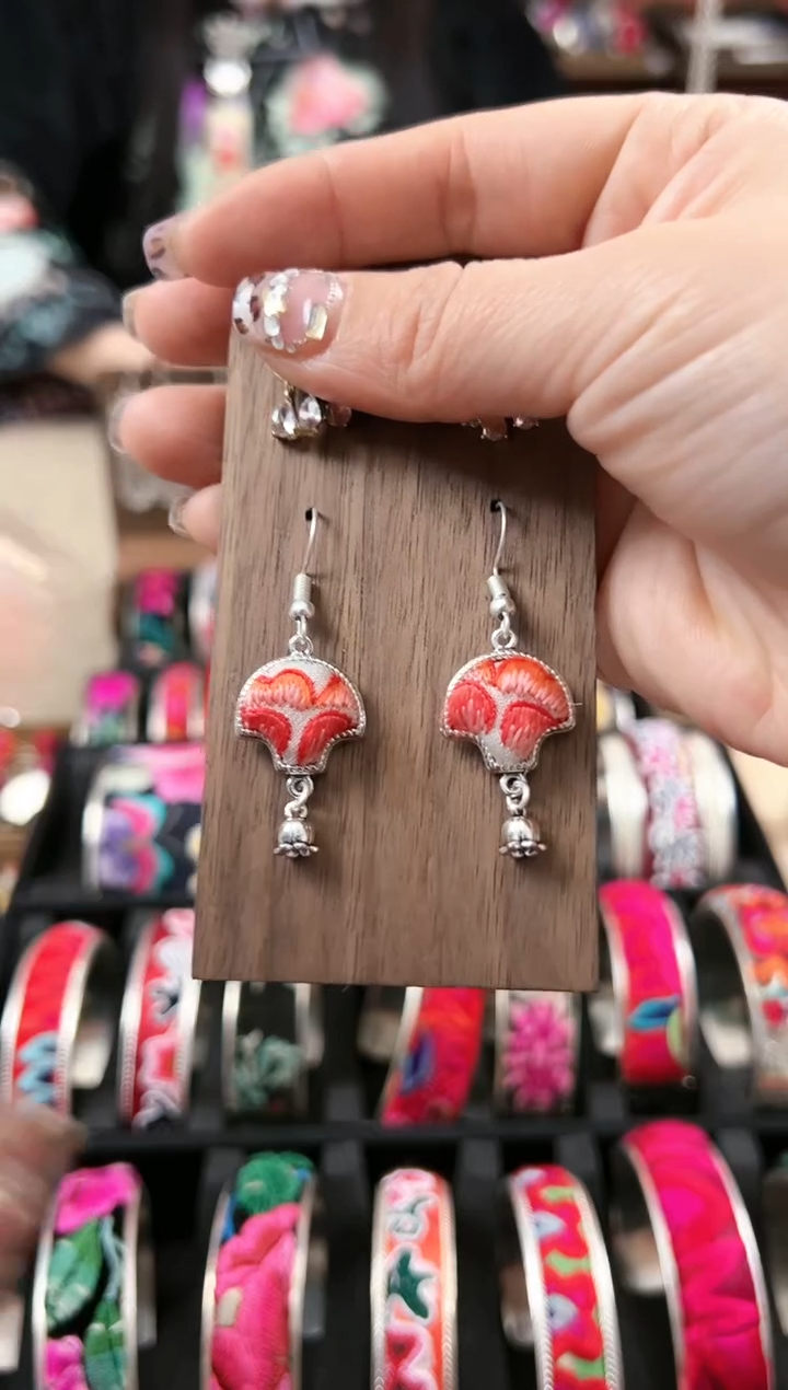 【闪购商品】织绣民族风老绣饰品273