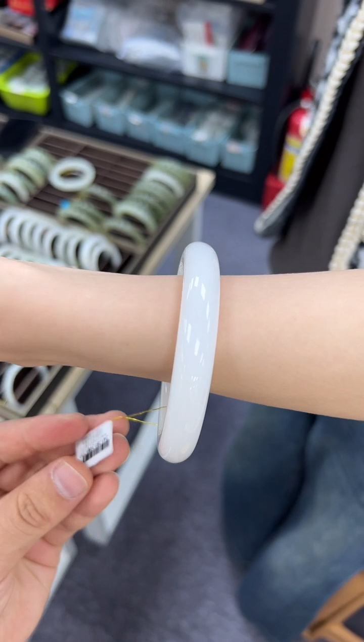 【闪购商品】和田玉手镯未镶嵌56  777